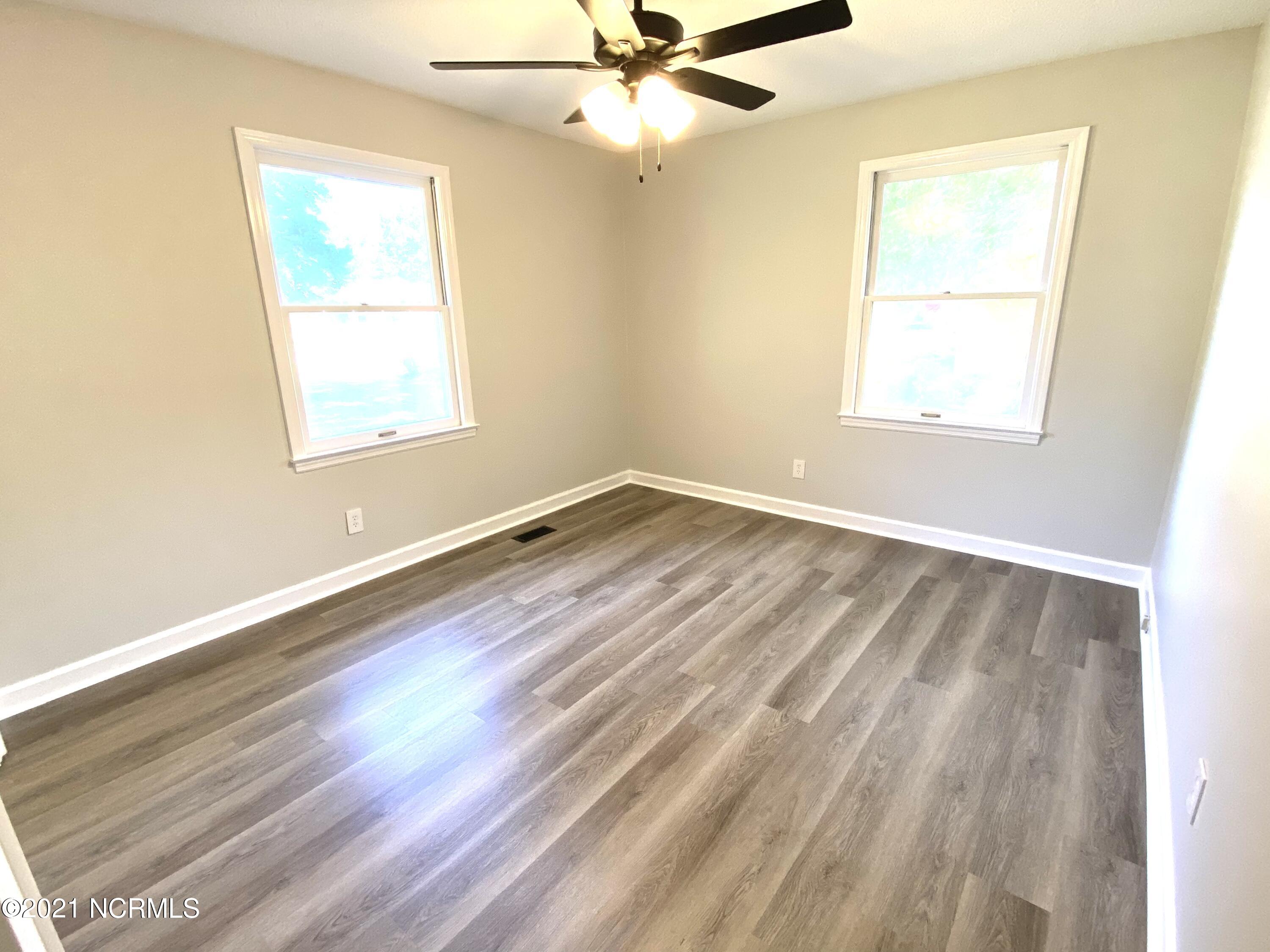 102 Winter Circle Elizabethtown, NC 28337 - Photo 23 of 46 Bedroom 2