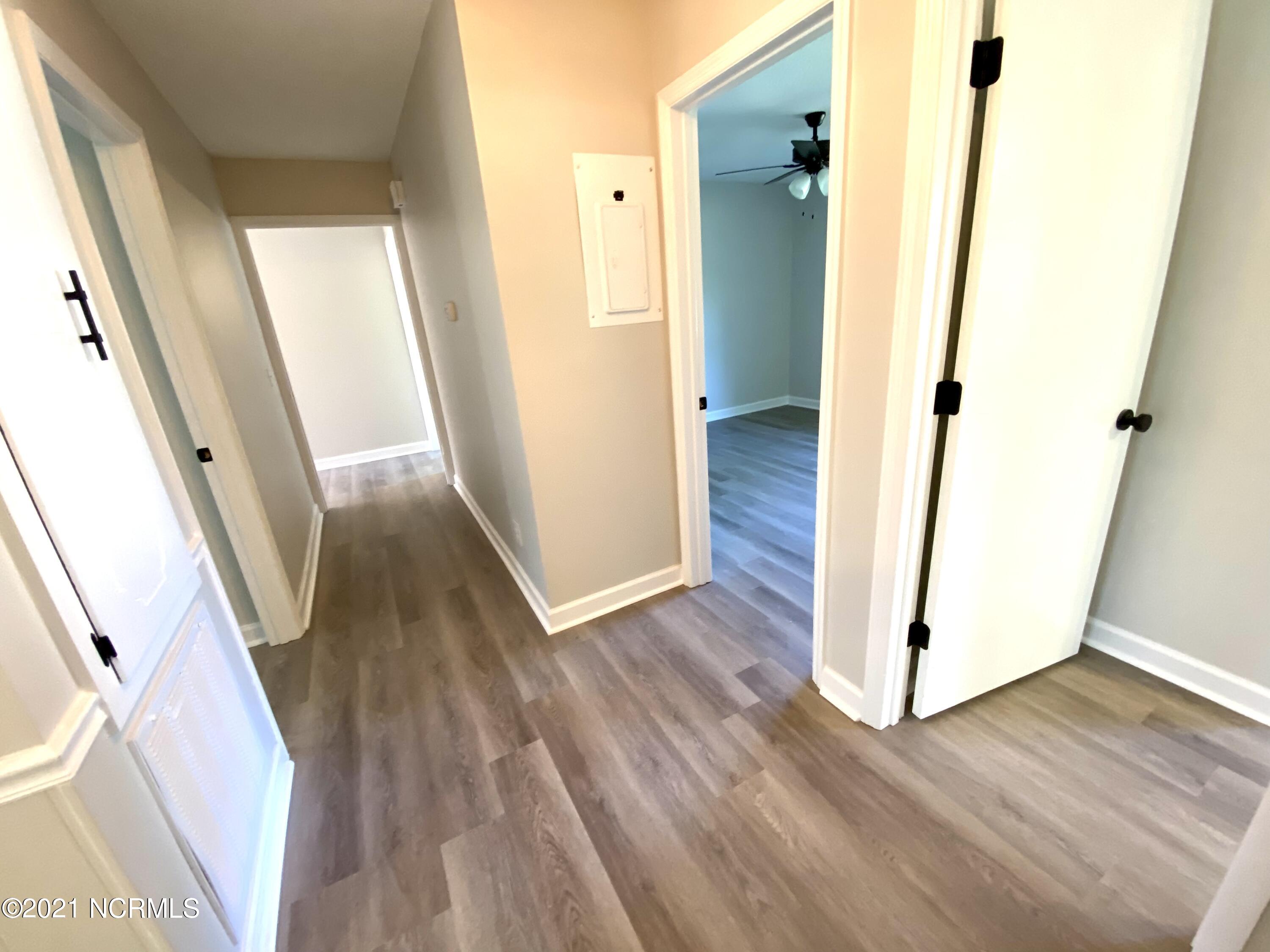 102 Winter Circle Elizabethtown, NC 28337 - Photo 26 of 46 Hall View