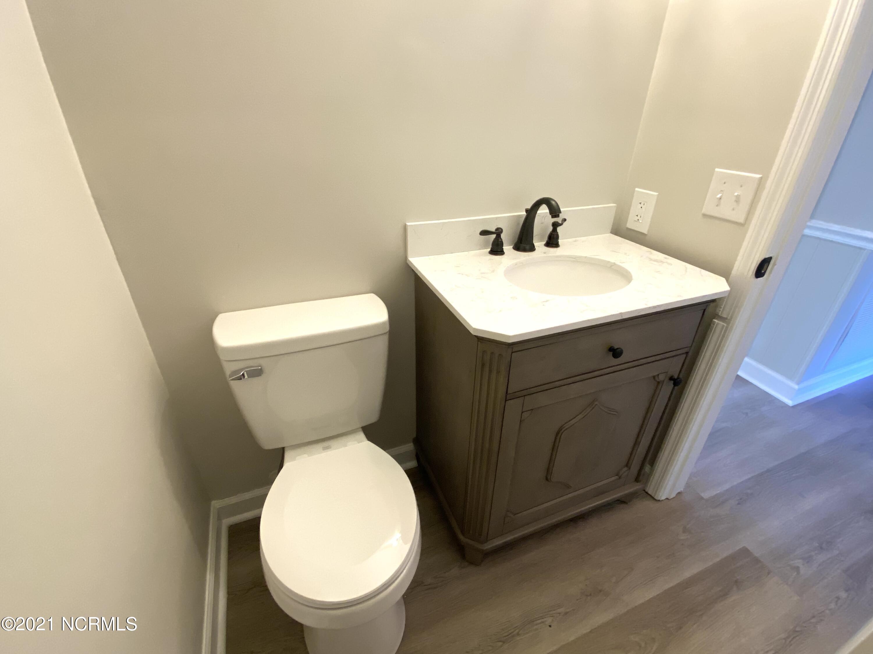 102 Winter Circle Elizabethtown, NC 28337 - Photo 29 of 46 Hall Bath