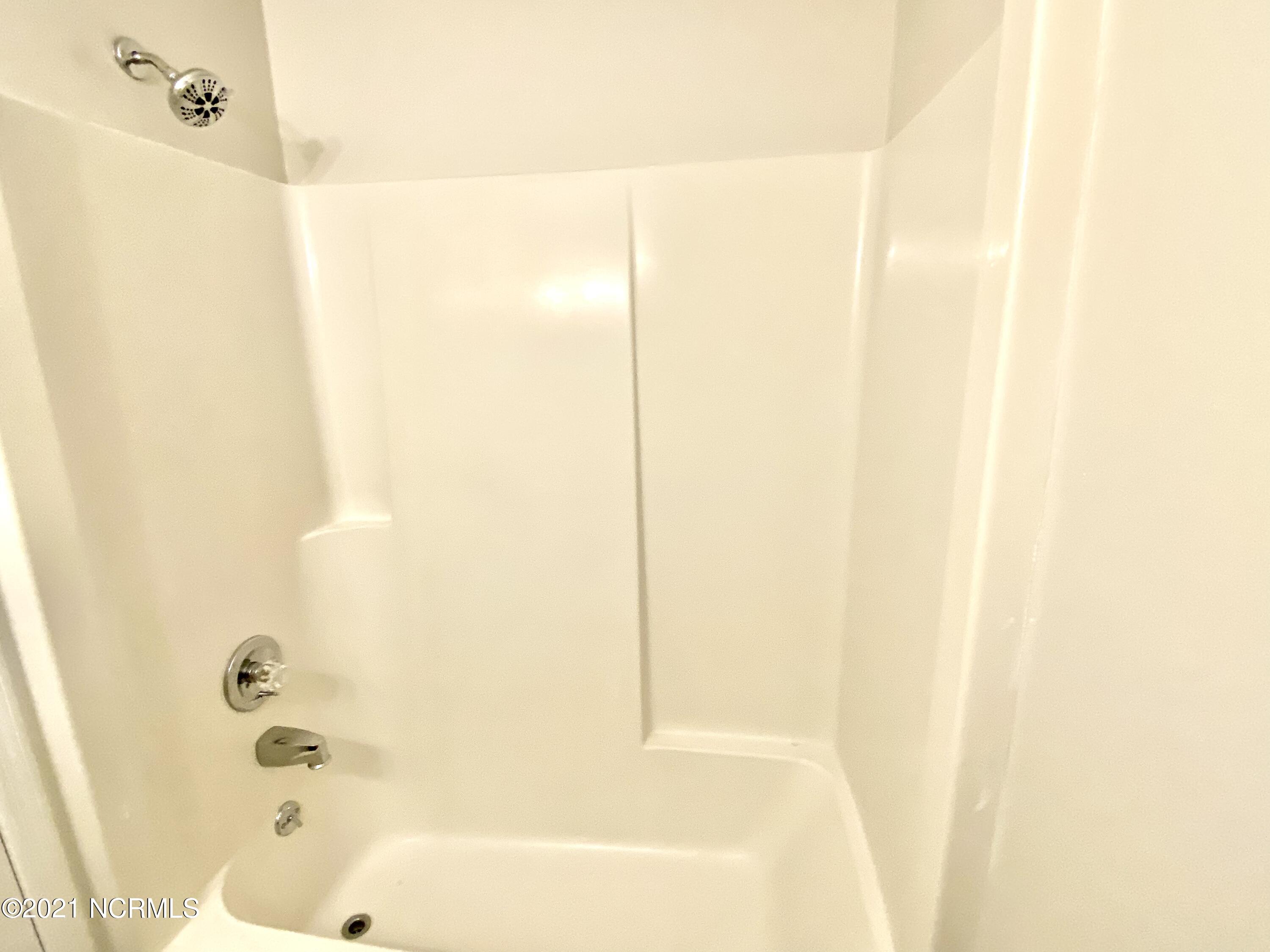 102 Winter Circle Elizabethtown, NC 28337 - Photo 31 of 46 Hall Bath