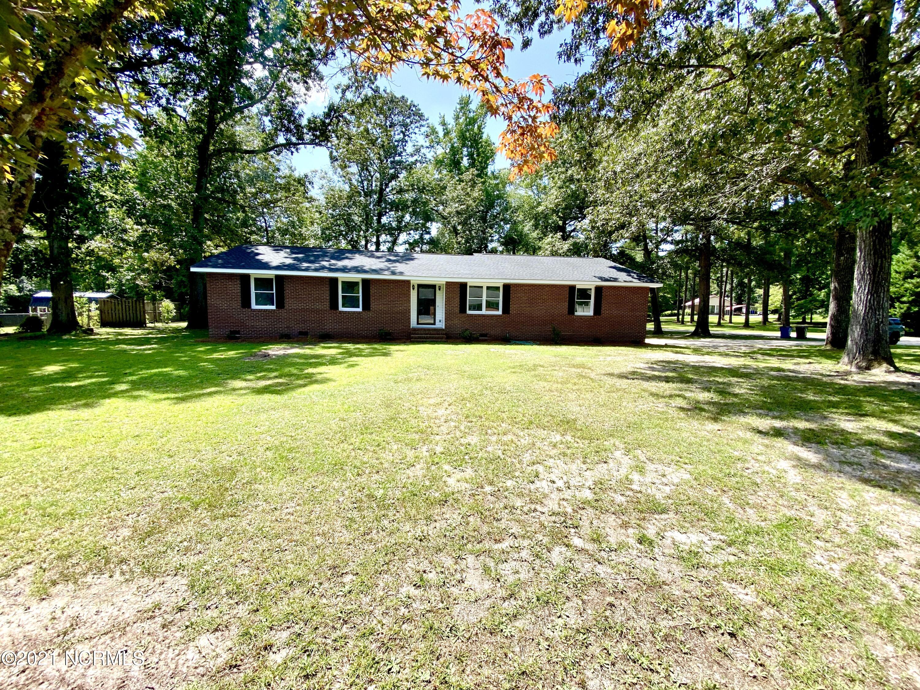 102 Winter Circle Elizabethtown, NC 28337 - Photo 45 of 46 Front Home View