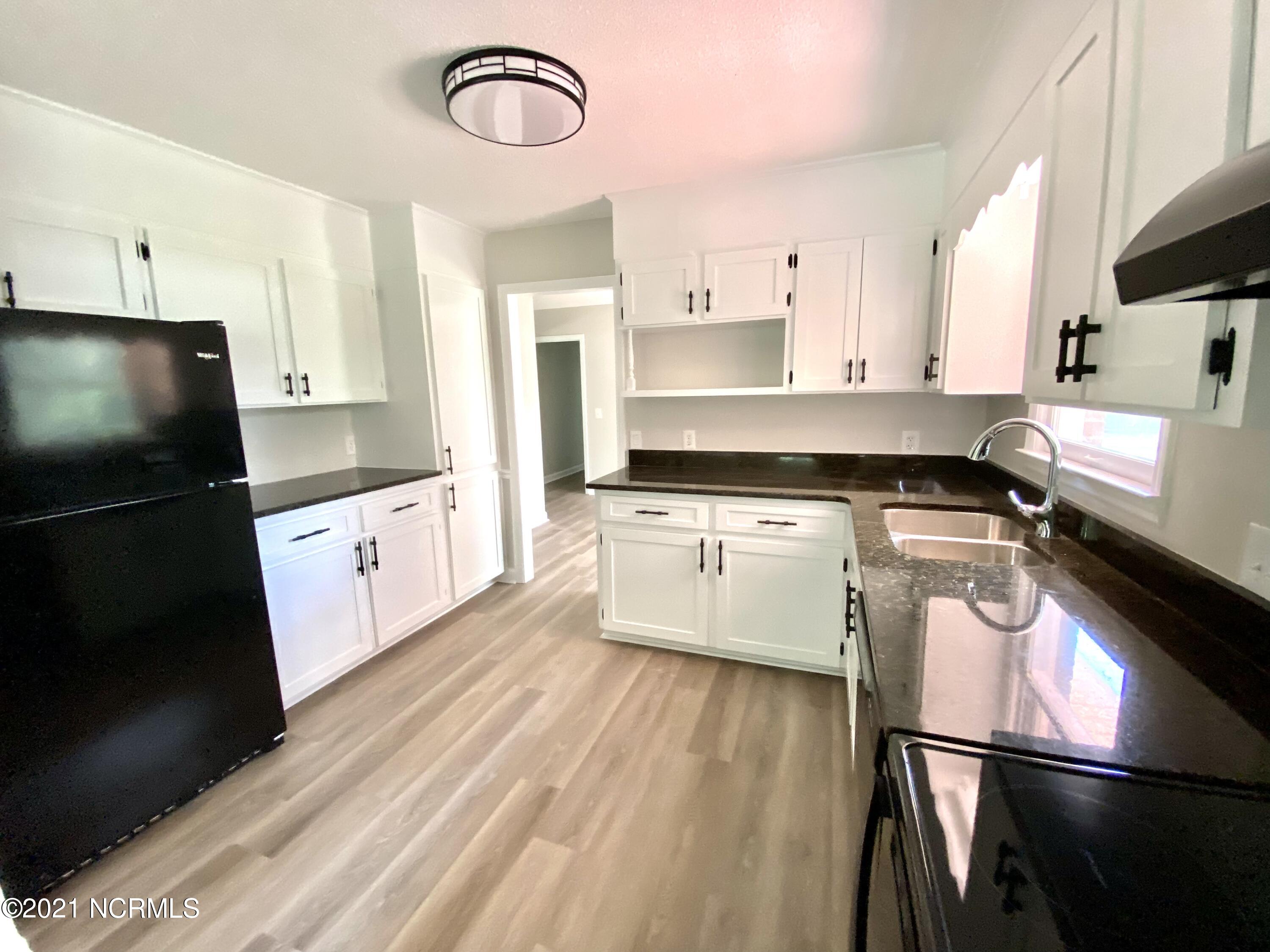 102 Winter Circle Elizabethtown, NC 28337 - Photo 6 of 46 New Appliance Package