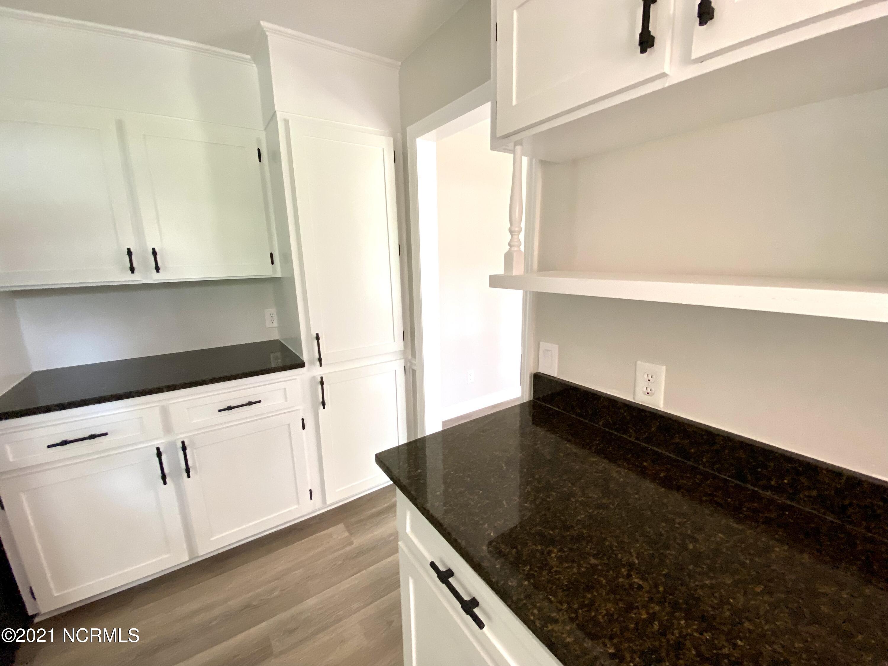 102 Winter Circle Elizabethtown, NC 28337 - Photo 7 of 46 Granite Countertops