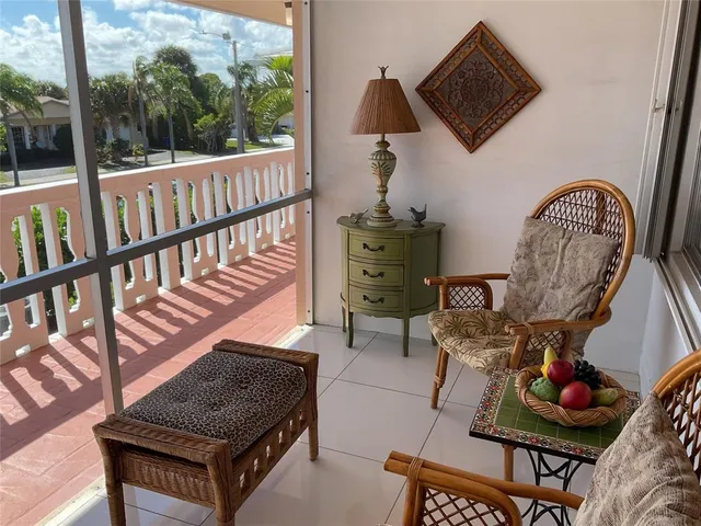 a view of front of house with a small yard