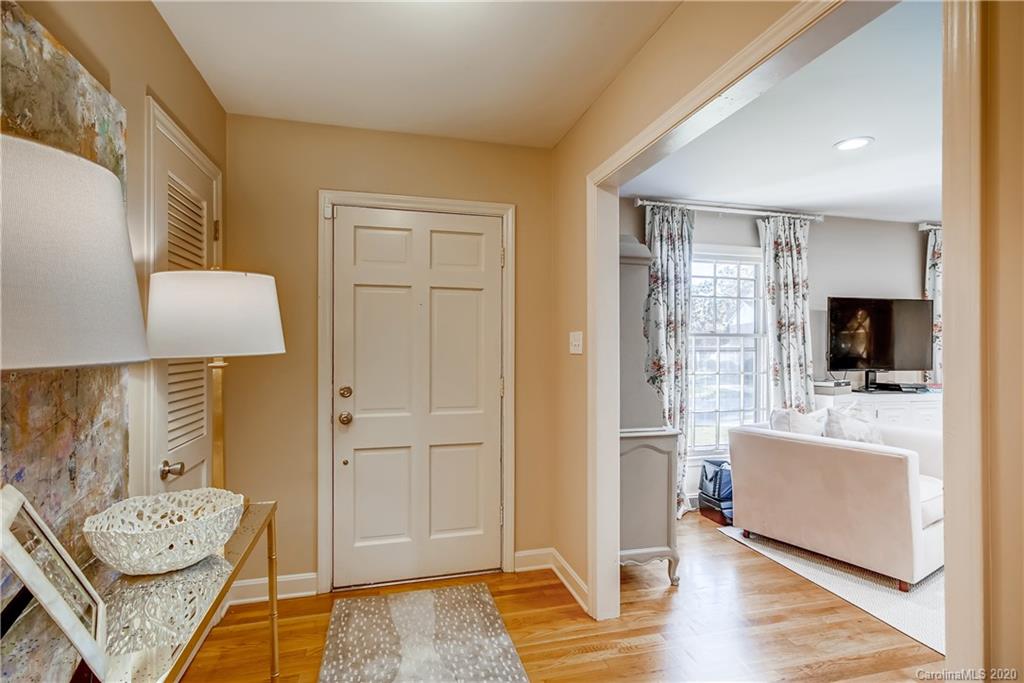 521 Sandridge Road Charlotte, NC 28210 - Photo 4 of 28 Gallery Image 4
