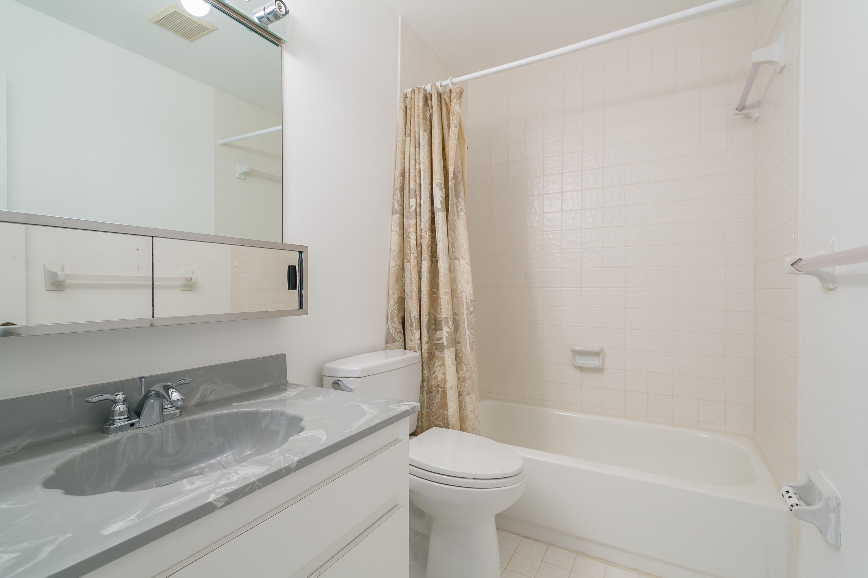 6850 Northwest 2nd Avenue, Unit 290 Boca Raton, FL 33487 - Photo 13 of 17 Guest Bath - 2nd Floor