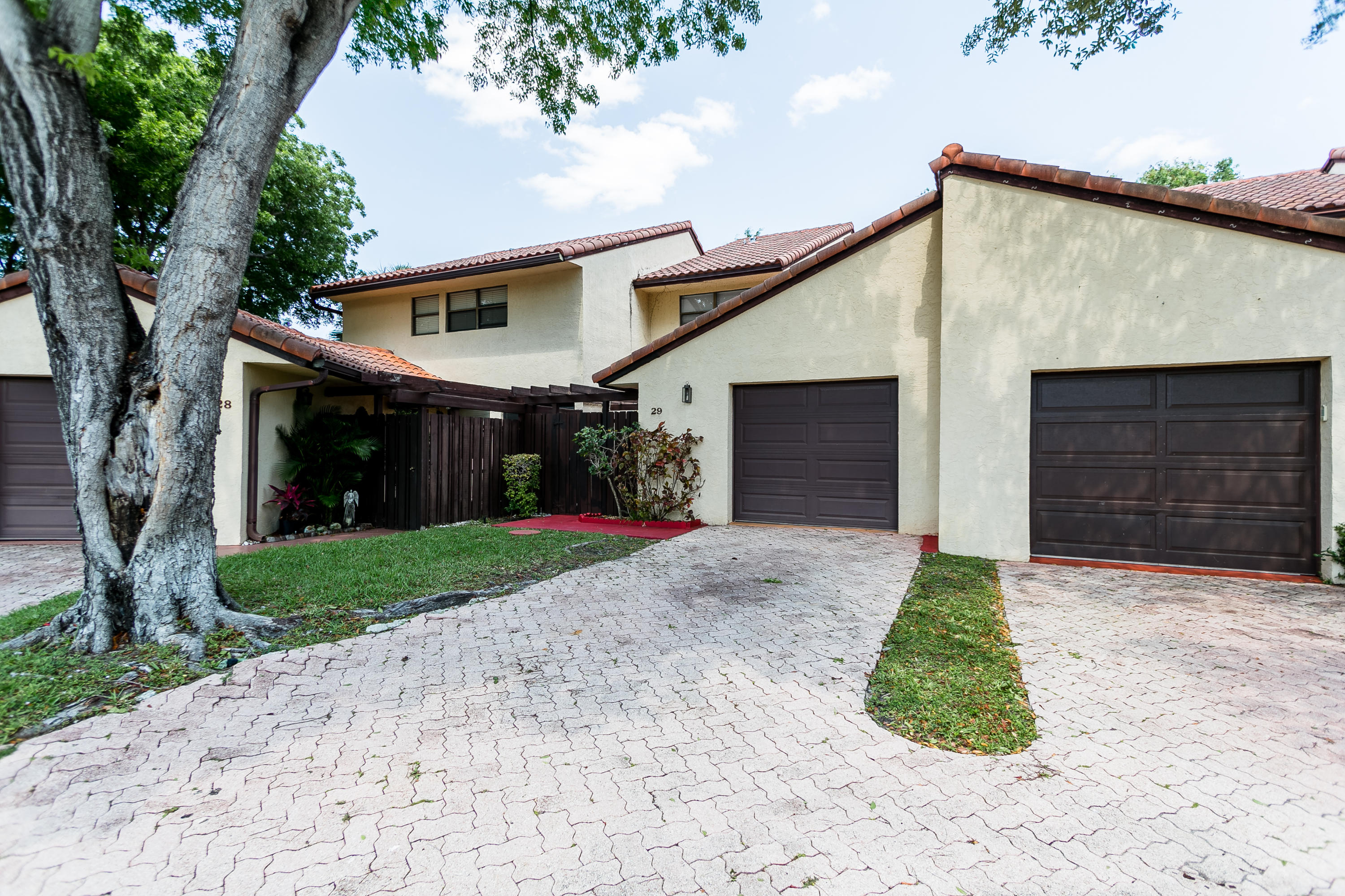 6850 Northwest 2nd Avenue, Unit 290 Boca Raton, FL 33487 - Photo 3 of 17 Front of Townhouse