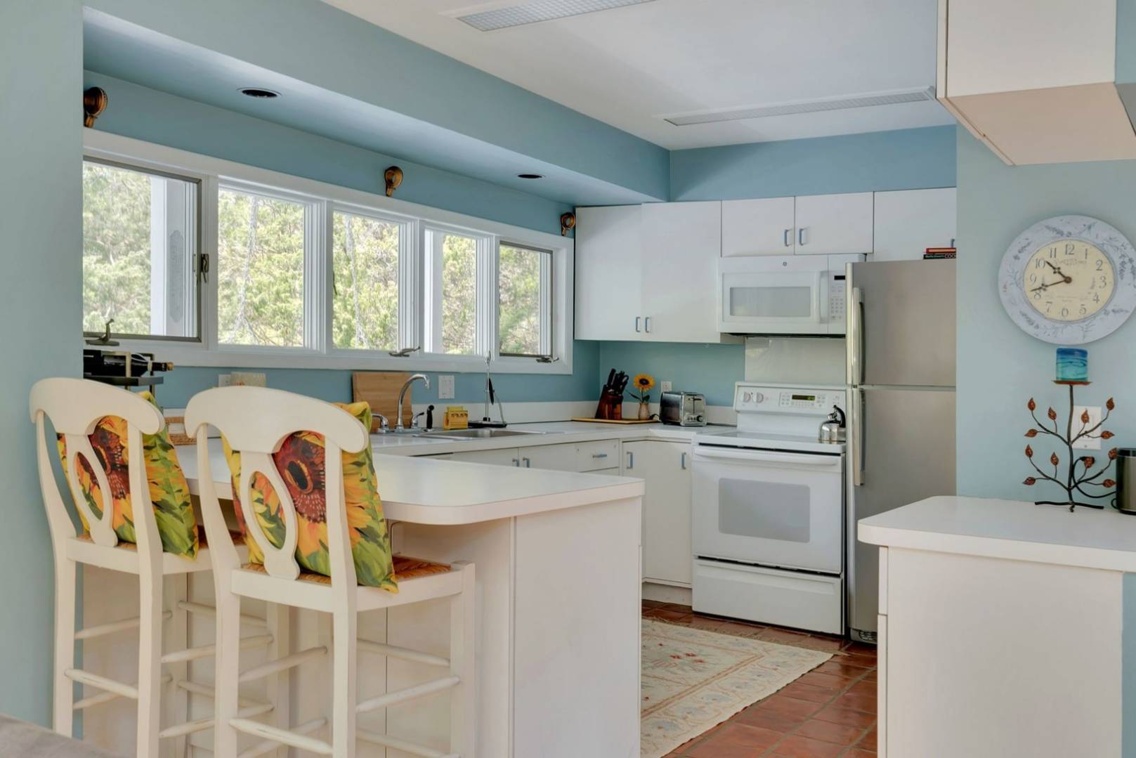 3 Crows Nest Circle Southampton, NY 11968 - Photo 6 of 18 a kitchen with a cabinets and appliances