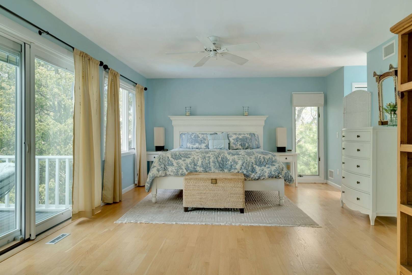 3 Crows Nest Circle Southampton, NY 11968 - Photo 7 of 18 a living room with furniture and a large window