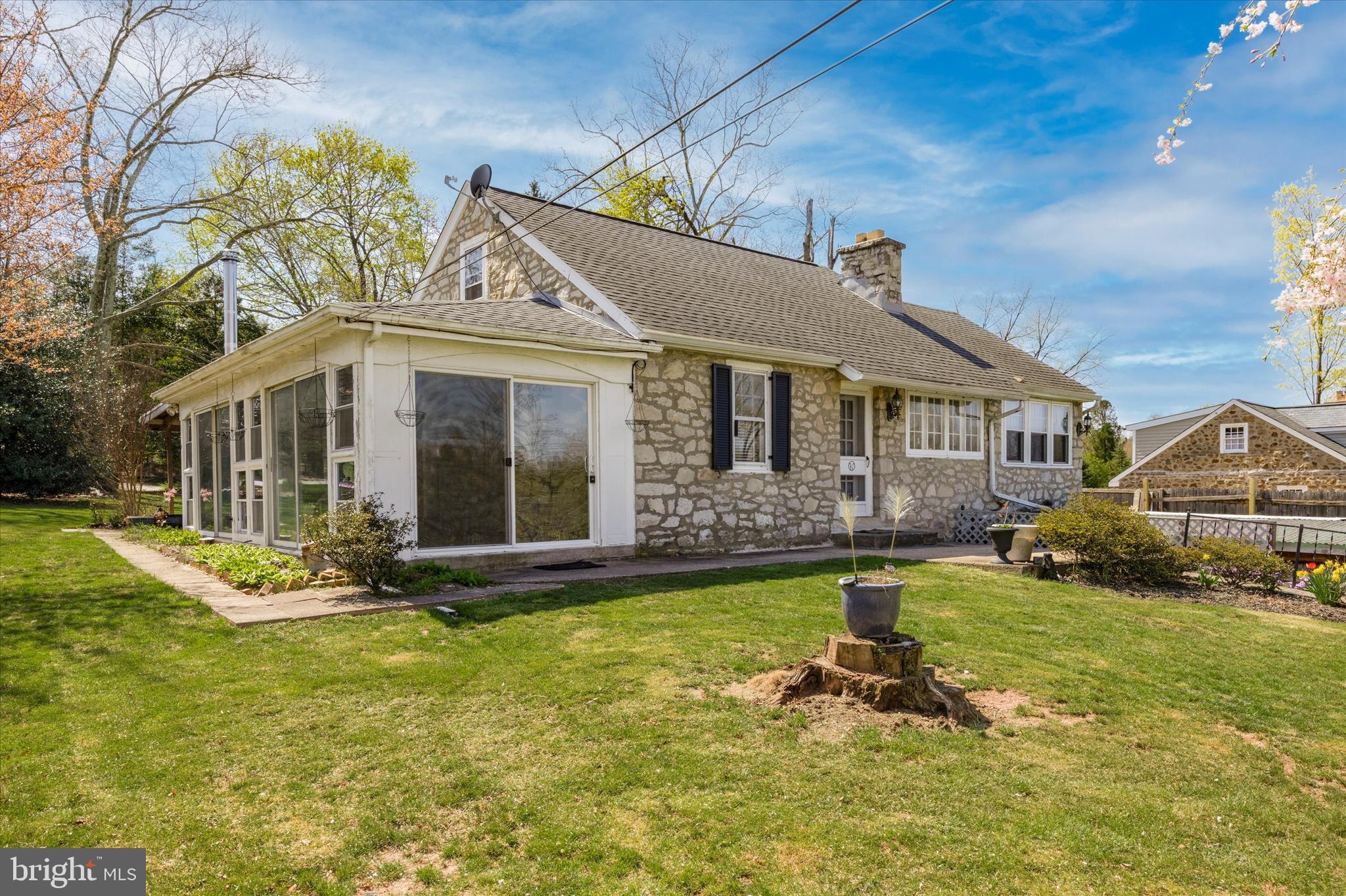 384 Coldstream Road Phoenixville, PA 19460 - Photo 5 of 32 Gallery Image 5