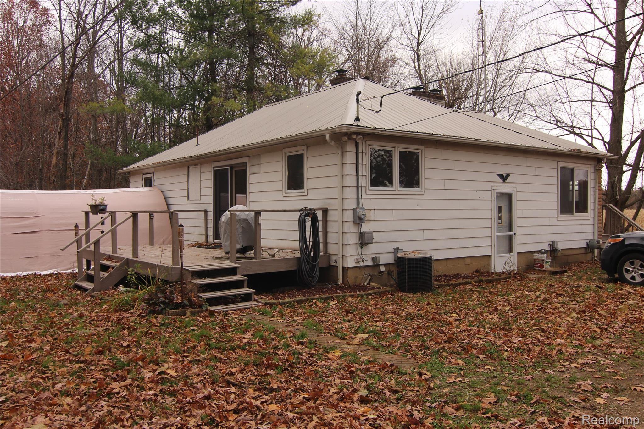 2823 Millville Road Lapeer, MI 48446 - Photo 3 of 33 IMG_2102.JPG