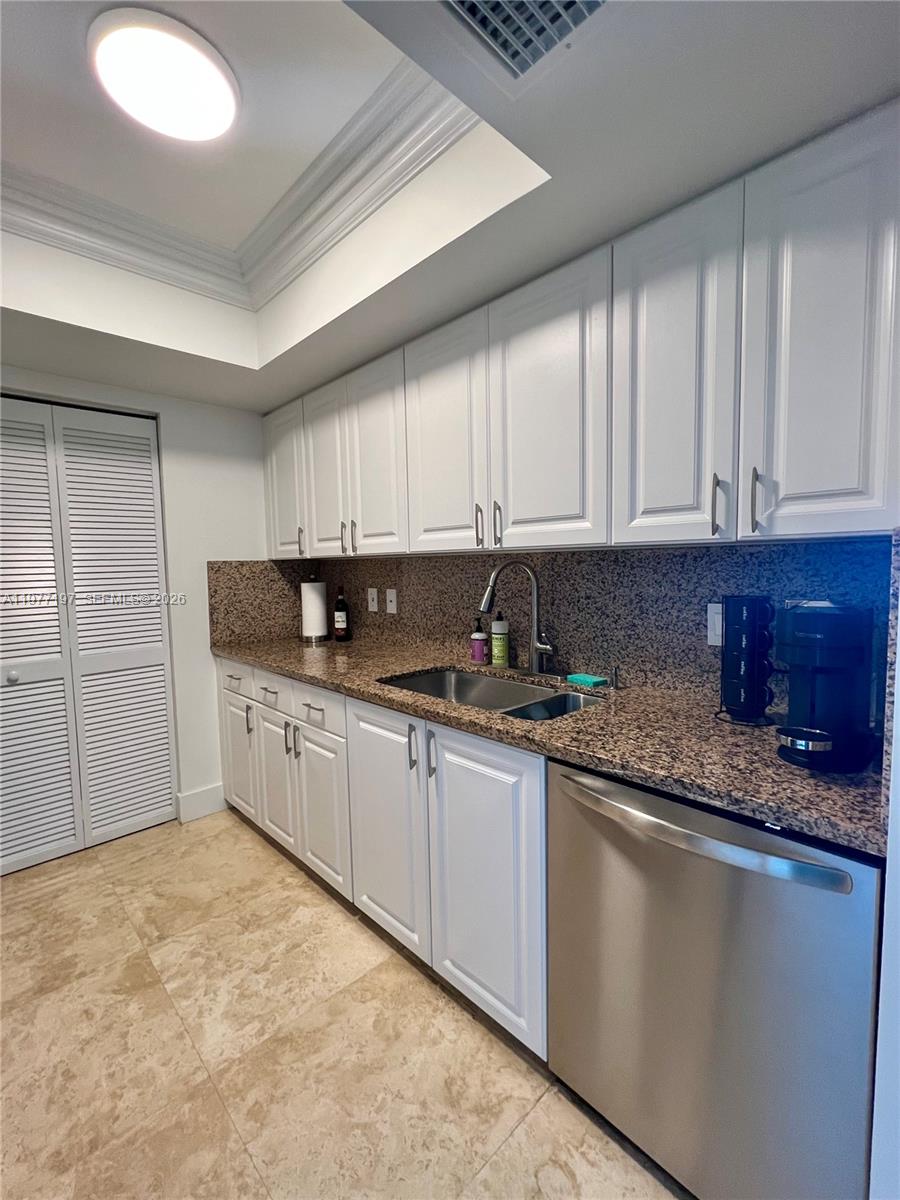 90 Alton Road, Unit 3007 Miami Beach, FL 33139 - Photo 14 of 31