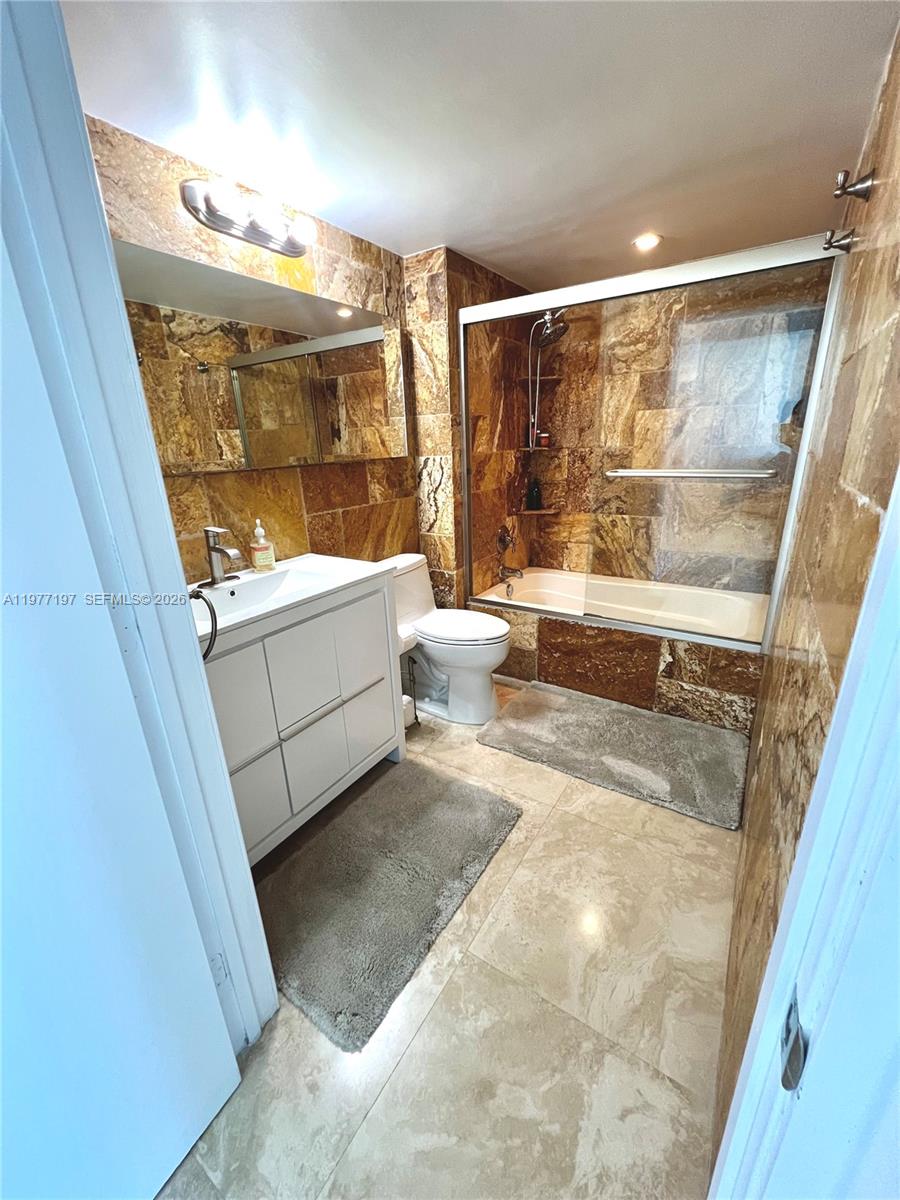 90 Alton Road, Unit 3007 Miami Beach, FL 33139 - Photo 19 of 31