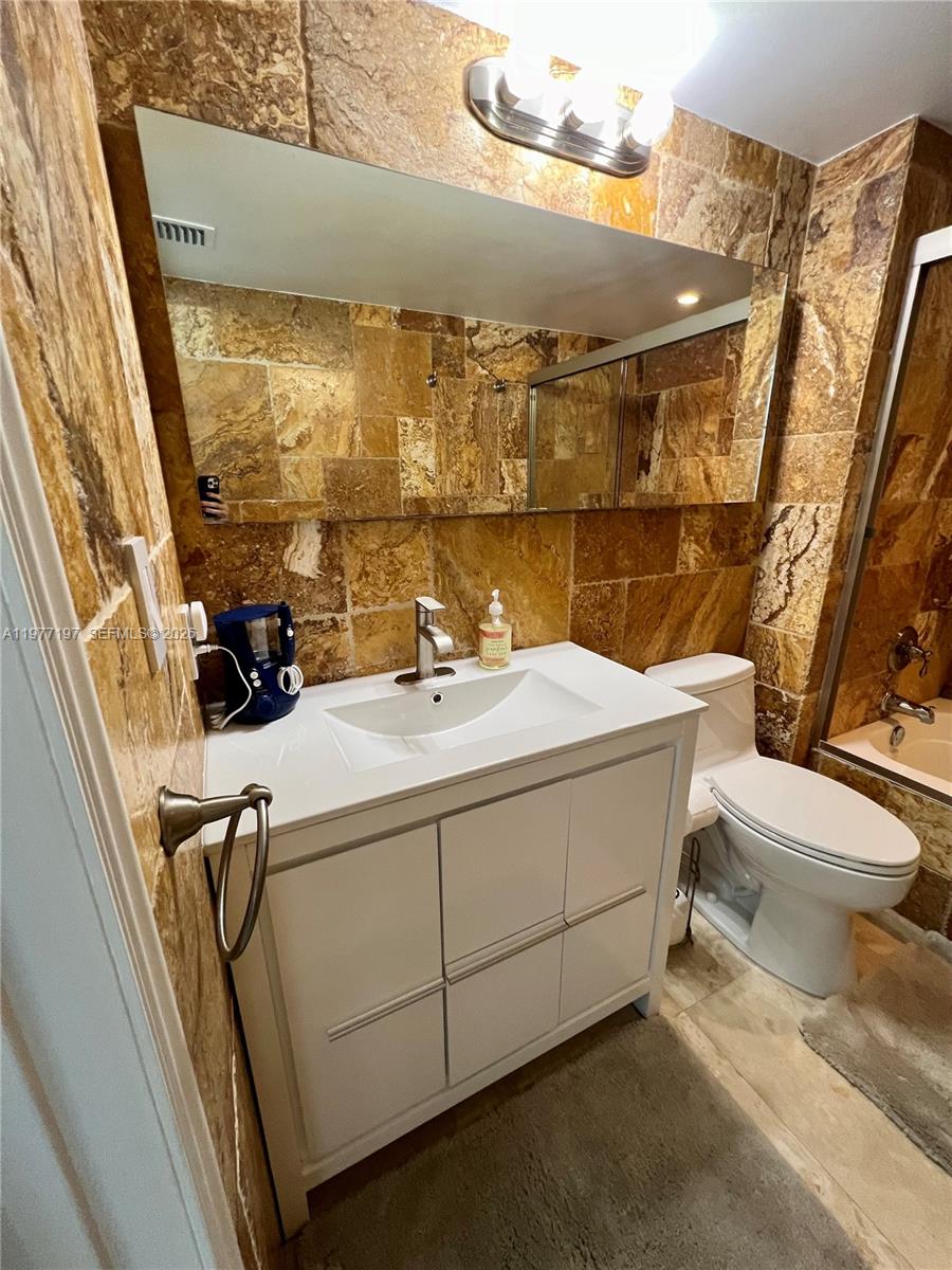 90 Alton Road, Unit 3007 Miami Beach, FL 33139 - Photo 20 of 31