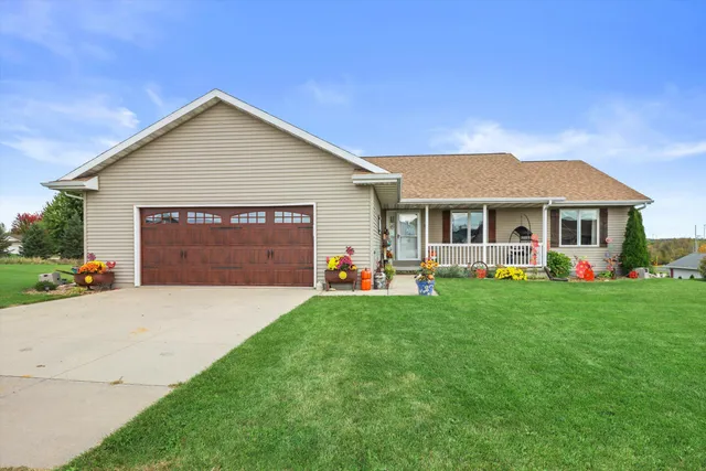 $469,900 | 104 Carolyn Court, Eden, WI 53019