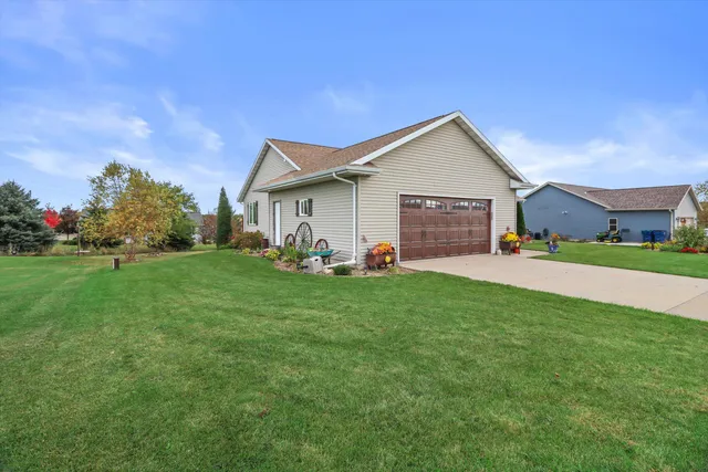 $469,900 | 104 Carolyn Court, Eden, WI 53019