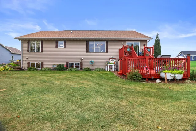 $469,900 | 104 Carolyn Court, Eden, WI 53019