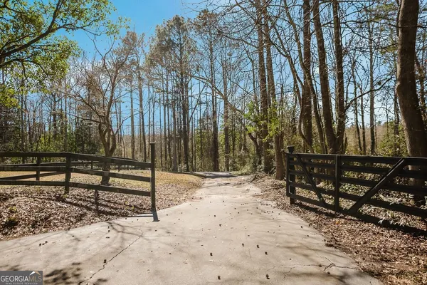 a view of a bench in a backyard