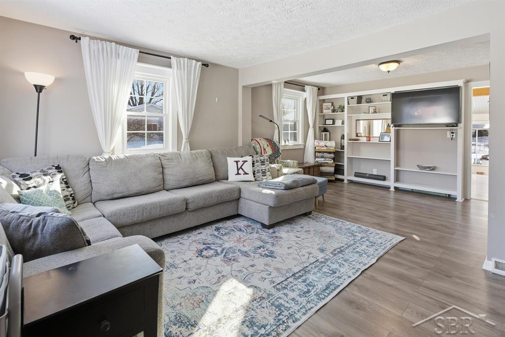 7065 Dutch Road Saginaw, MI 48609 - Photo 2 of 32 50198219-3405f2bf-4b09-4c4b-8871-553660918bef.JPG