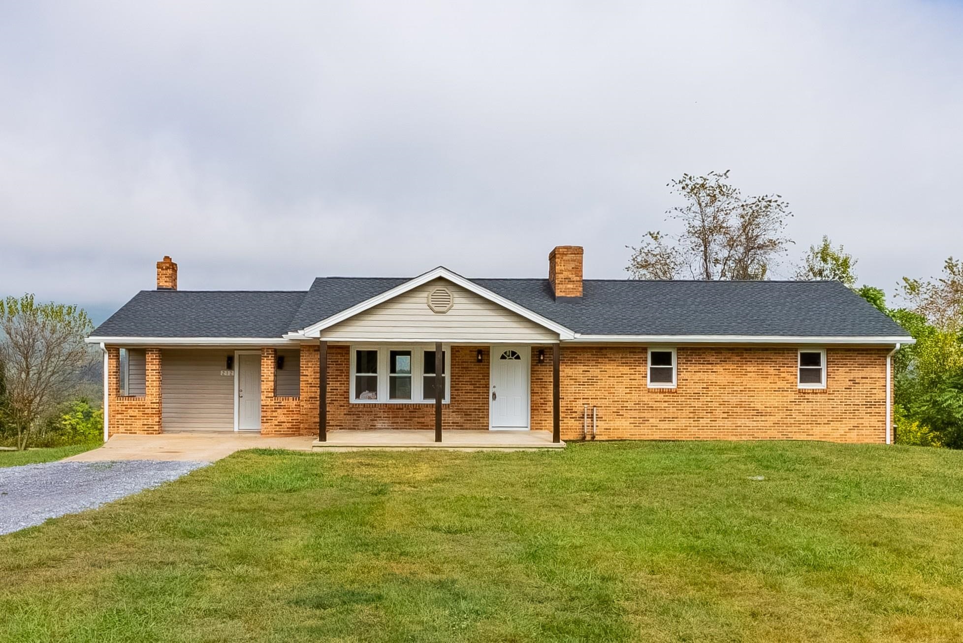 212 Esther's Lookout Shenandoah, VA 22849 - Photo 1 of 68 a front view of a house with a garden