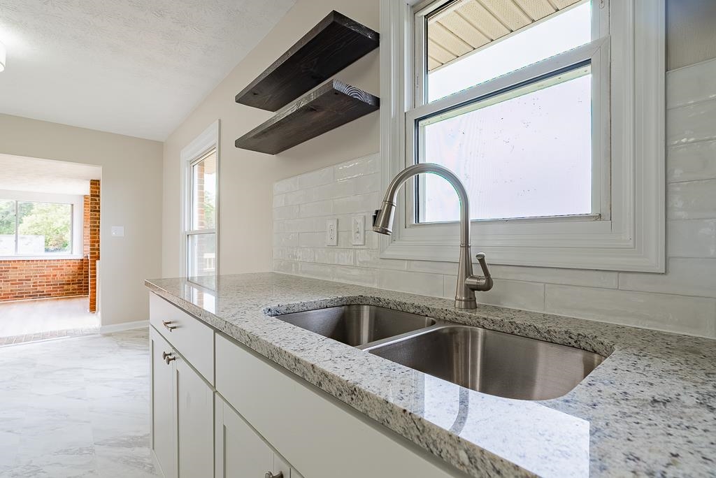 212 Esther's Lookout Shenandoah, VA 22849 - Photo 17 of 68 Updated Kitchen