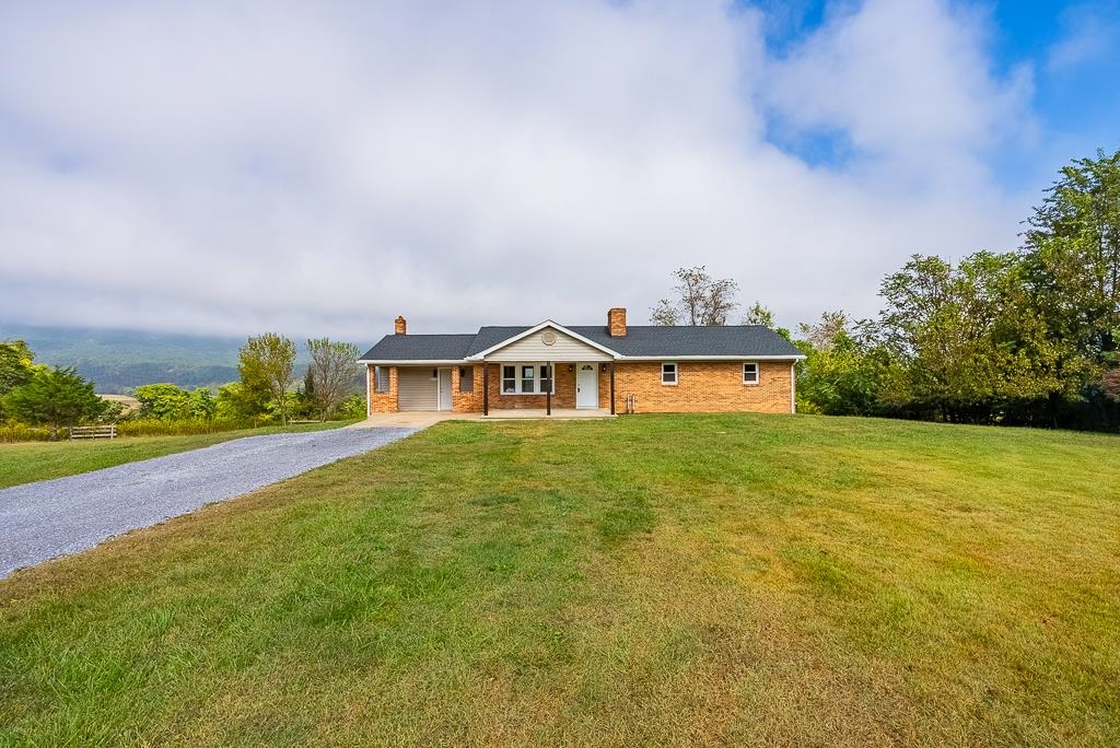 212 Esther's Lookout Shenandoah, VA 22849 - Photo 2 of 68 a view of a house with a big yard