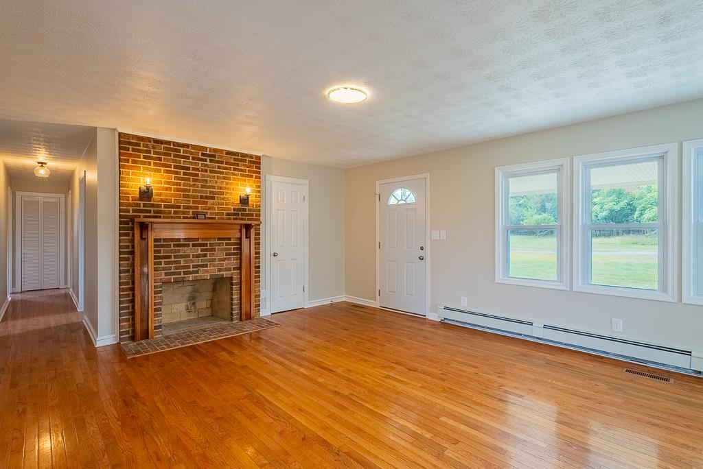 212 Esther's Lookout Shenandoah, VA 22849 - Photo 28 of 68 an empty room with windows