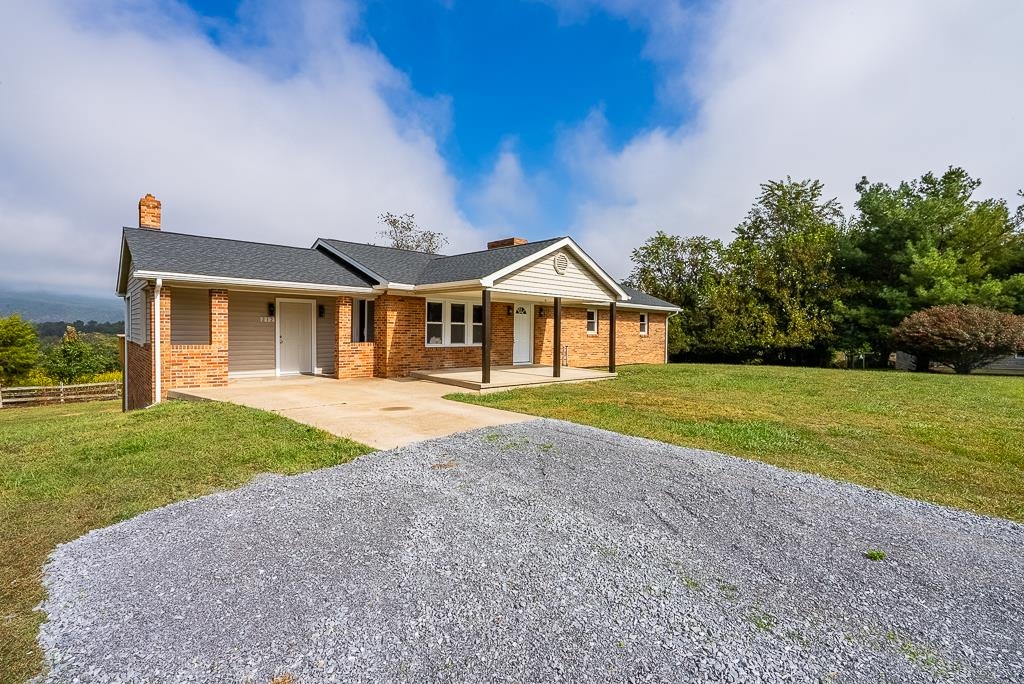 212 Esther's Lookout Shenandoah, VA 22849 - Photo 3 of 68 a front view of a house with yard and green space