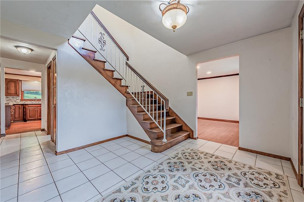 518 Sandy Hill Road Irwin, PA 15642 - Photo 3 of 25 Gallery Image 3