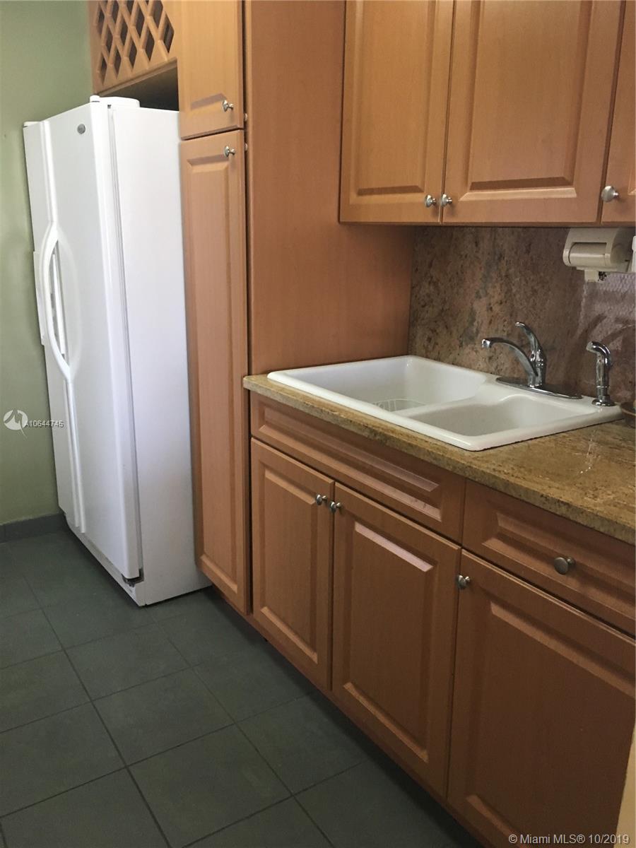 1670 Bay Road, Unit 5D Miami Beach, FL 33139 - Photo 12 of 24 Gallery Image 12