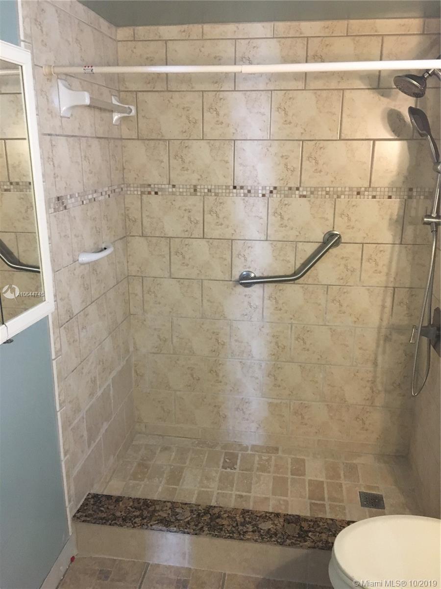 1670 Bay Road, Unit 5D Miami Beach, FL 33139 - Photo 17 of 24 Gallery Image 17