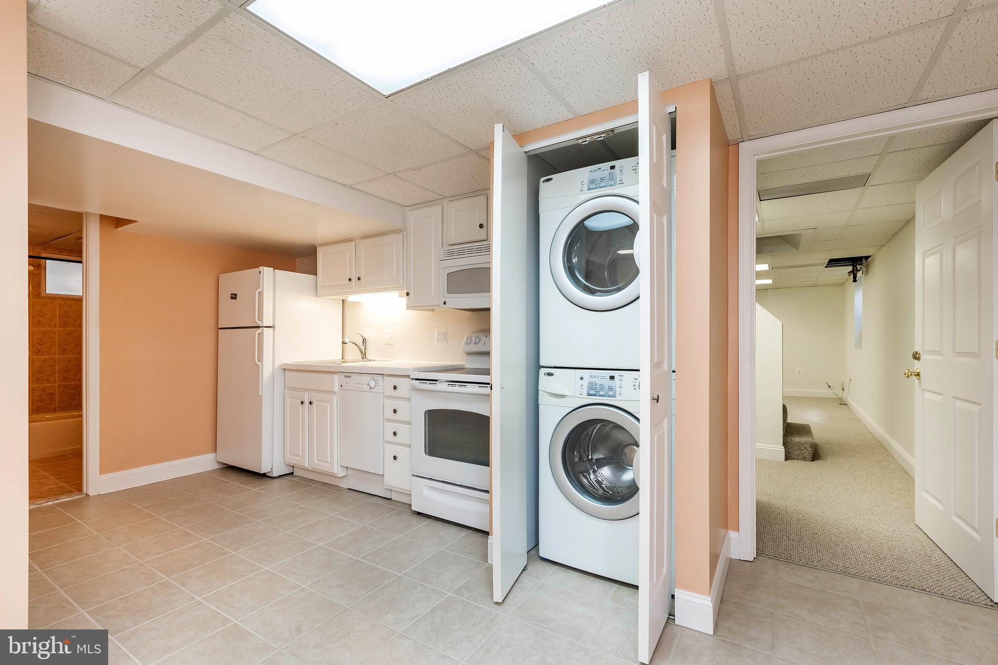 1610 Sherwood Road Silver Spring, MD 20902 - Photo 41 of 73 Lower lvl kit/stacked washer/dryer