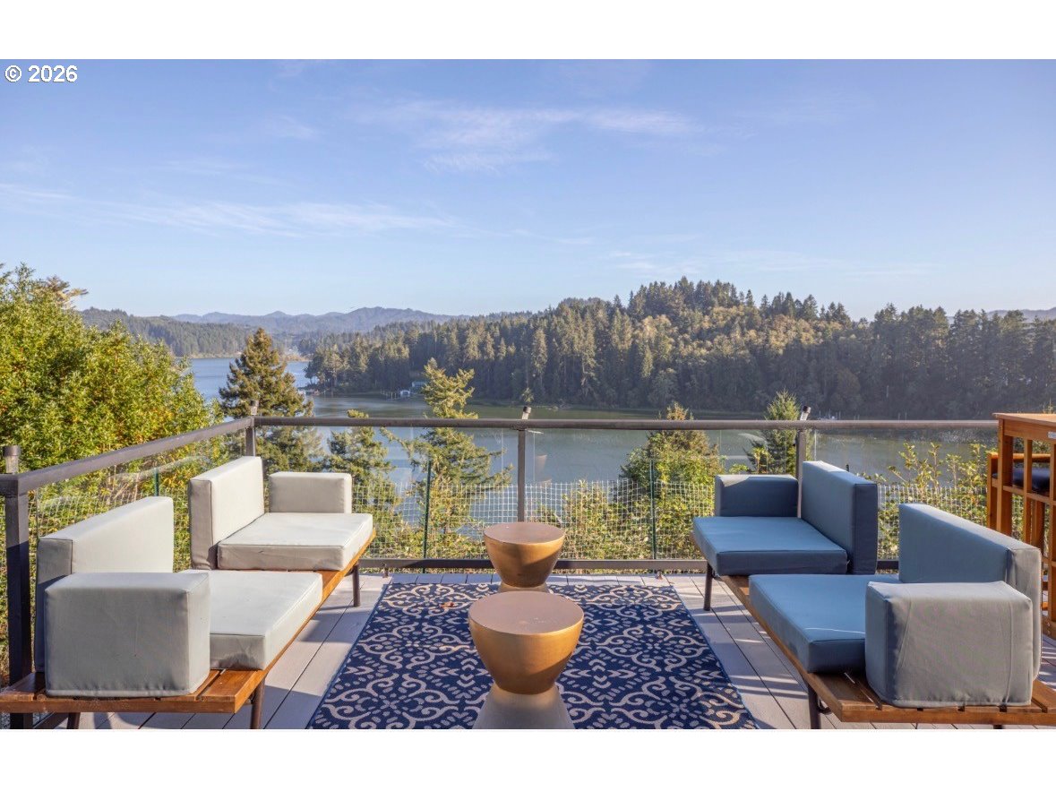 400 Tenmile Terrace Lakeside, OR 97449 - Photo 4 of 46