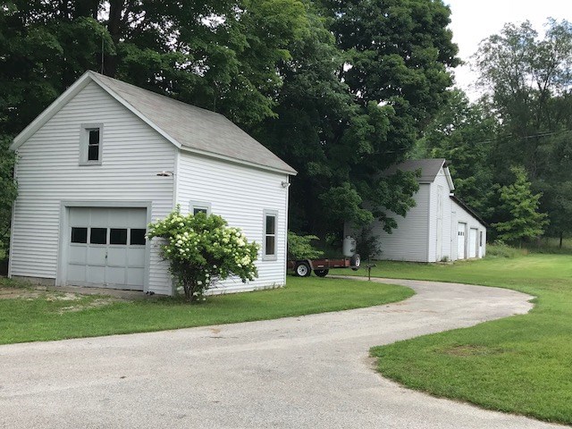 2368 Middle Road Clarendon, VT 05759 - Photo 3 of 40