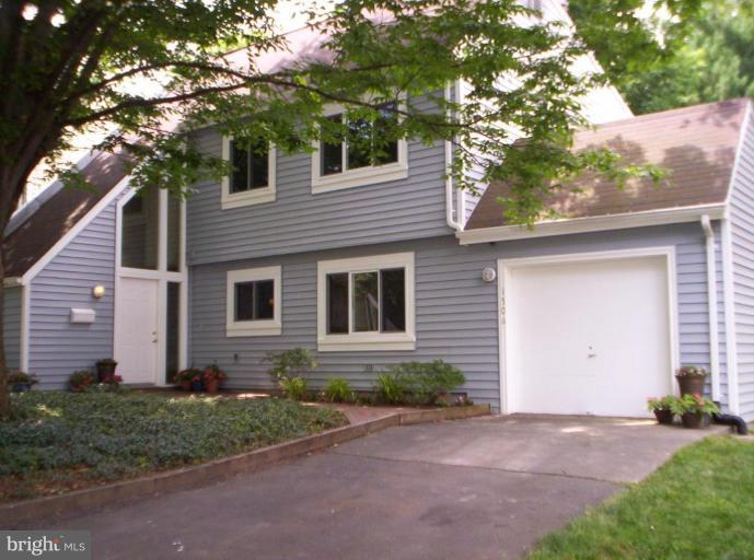 1506 Roundleaf Court Reston, VA 20190 - Photo 2 of 8 Exterior #2