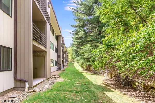 $3,450 | 41 Mt Kemble Avenue, Unit 403, Morristown, NJ 07960