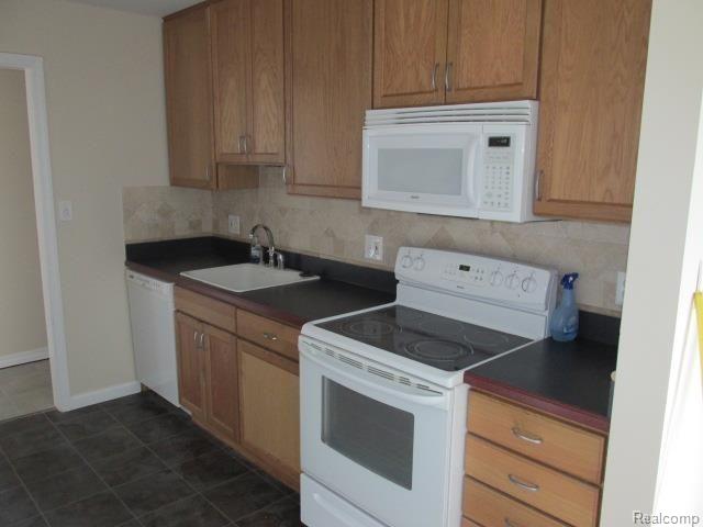 25815 Hayes Road Warren, MI 48089 - Photo 10 of 21 IMG_1294.jpg