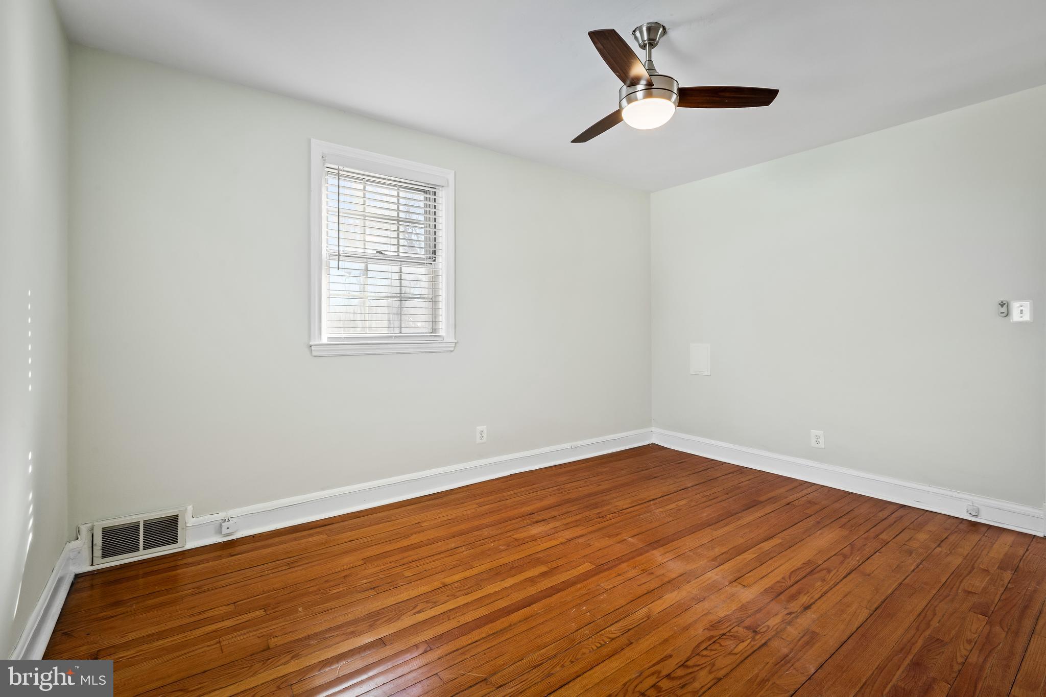 3806 Edgewood Road Baltimore, MD 21215 - Photo 24 of 36 Bedroom