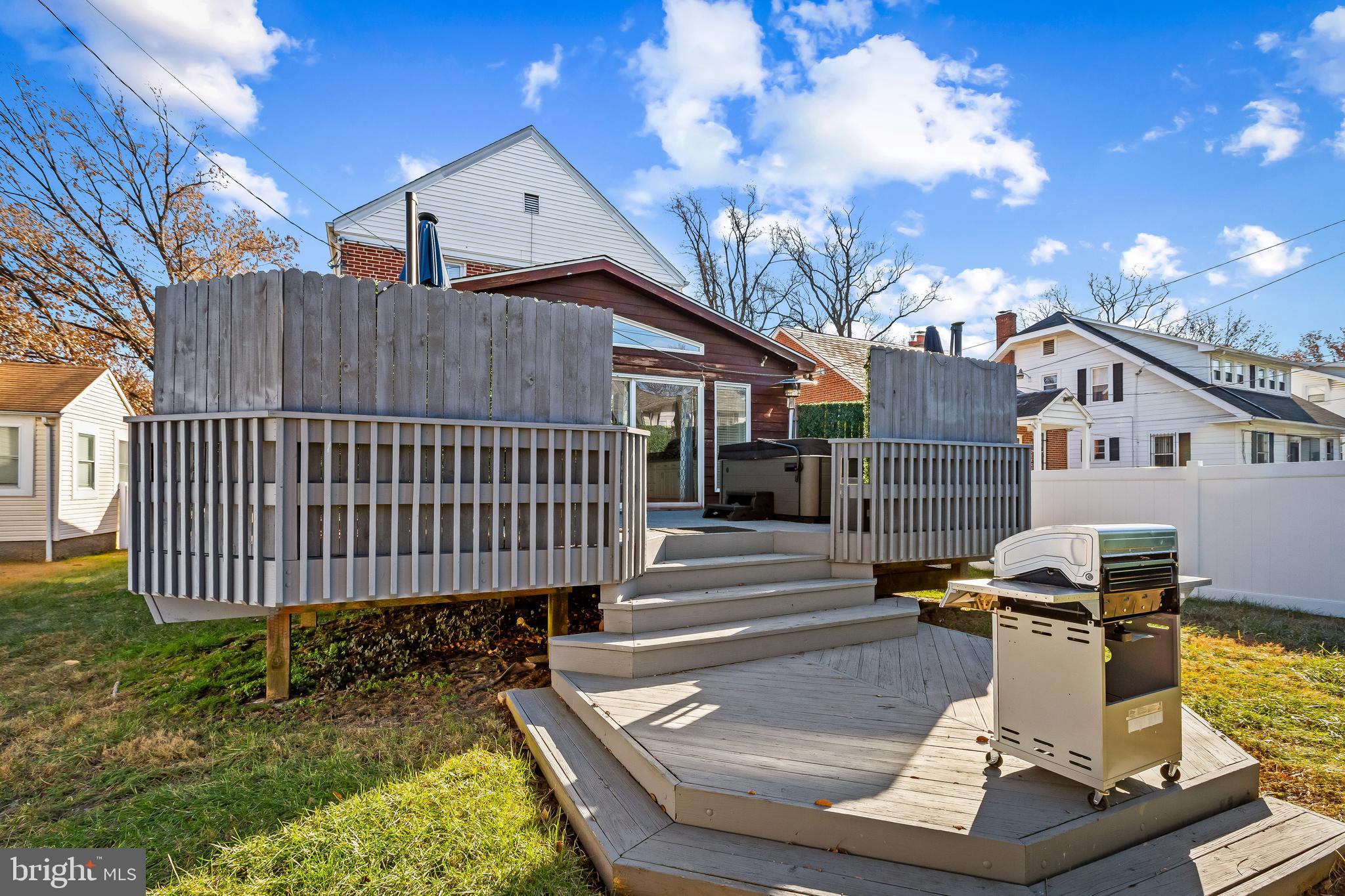3806 Edgewood Road Baltimore, MD 21215 - Photo 33 of 36 Rear deck