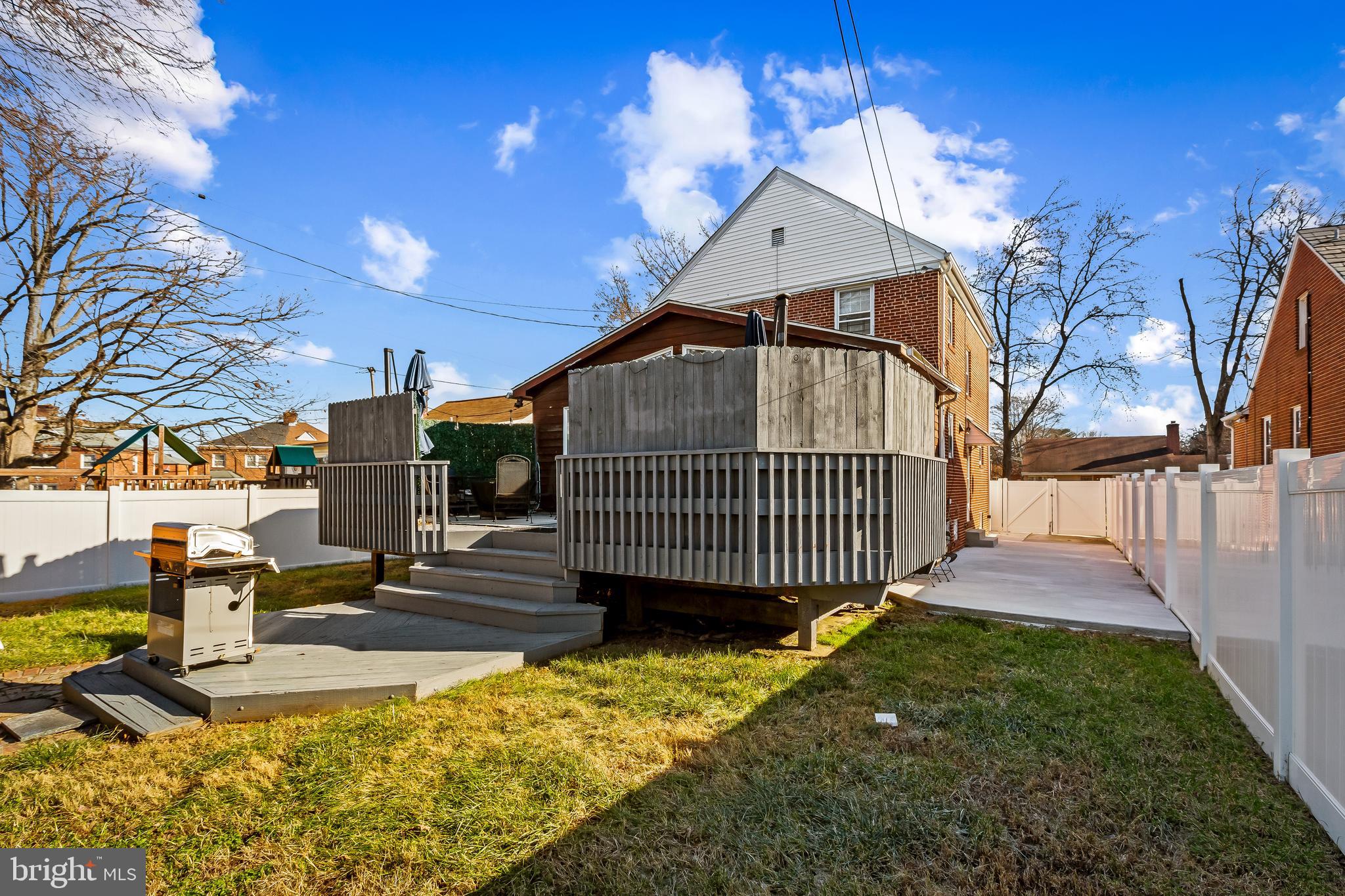 3806 Edgewood Road Baltimore, MD 21215 - Photo 34 of 36 Rear yard with deck