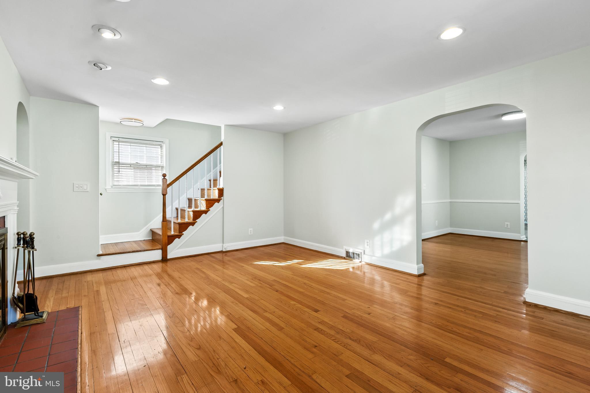 3806 Edgewood Road Baltimore, MD 21215 - Photo 4 of 36 Living room
