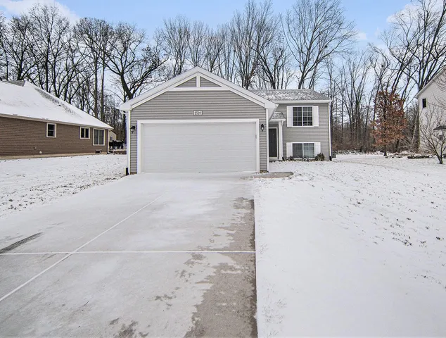 $314,900 | 2520 Wood Ridge Drive, Adrian, MI 49221