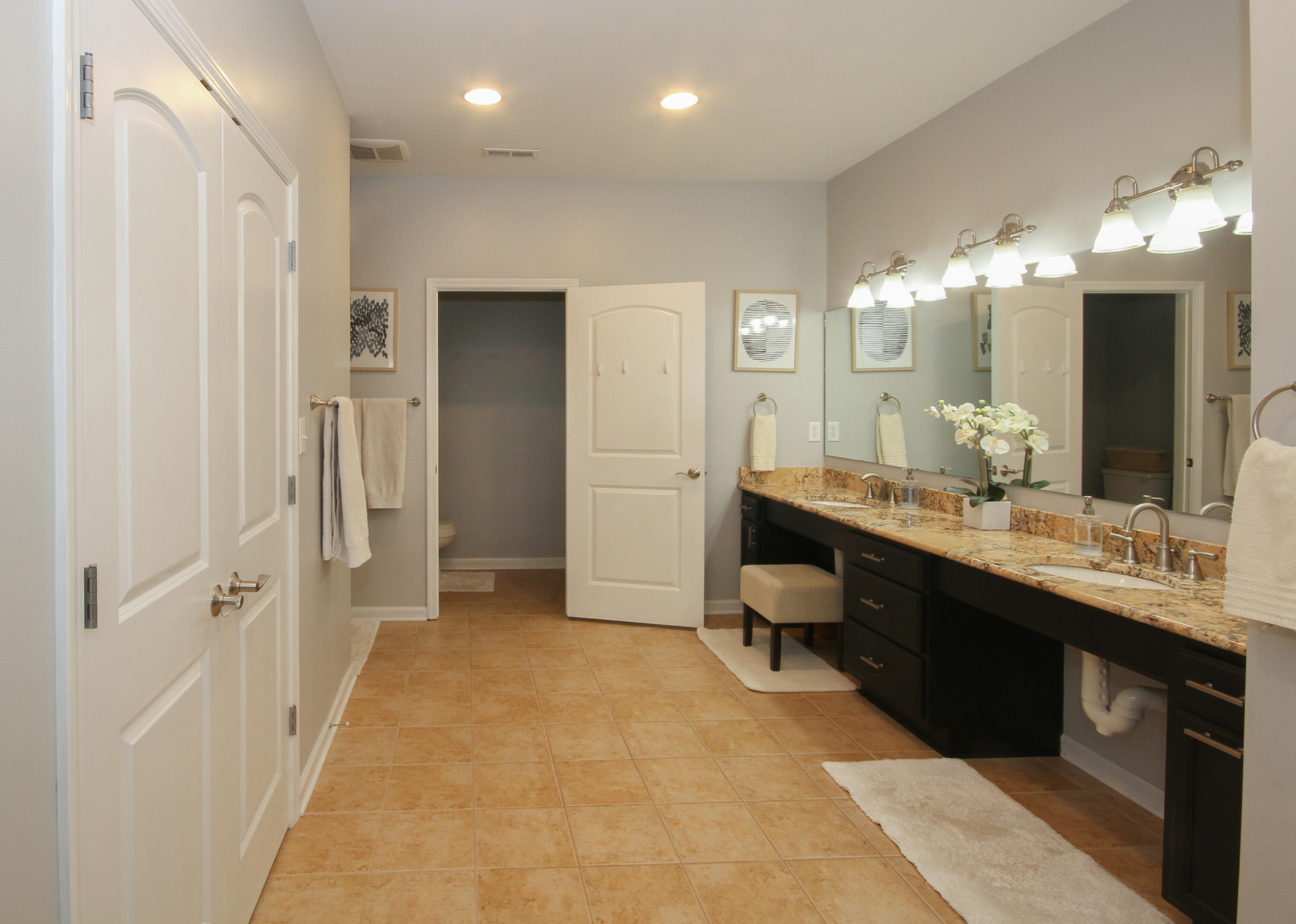 5290 Castle Rock Road Roanoke, VA 24018 - Photo 14 of 34 5290 Primary En-Suite Bath