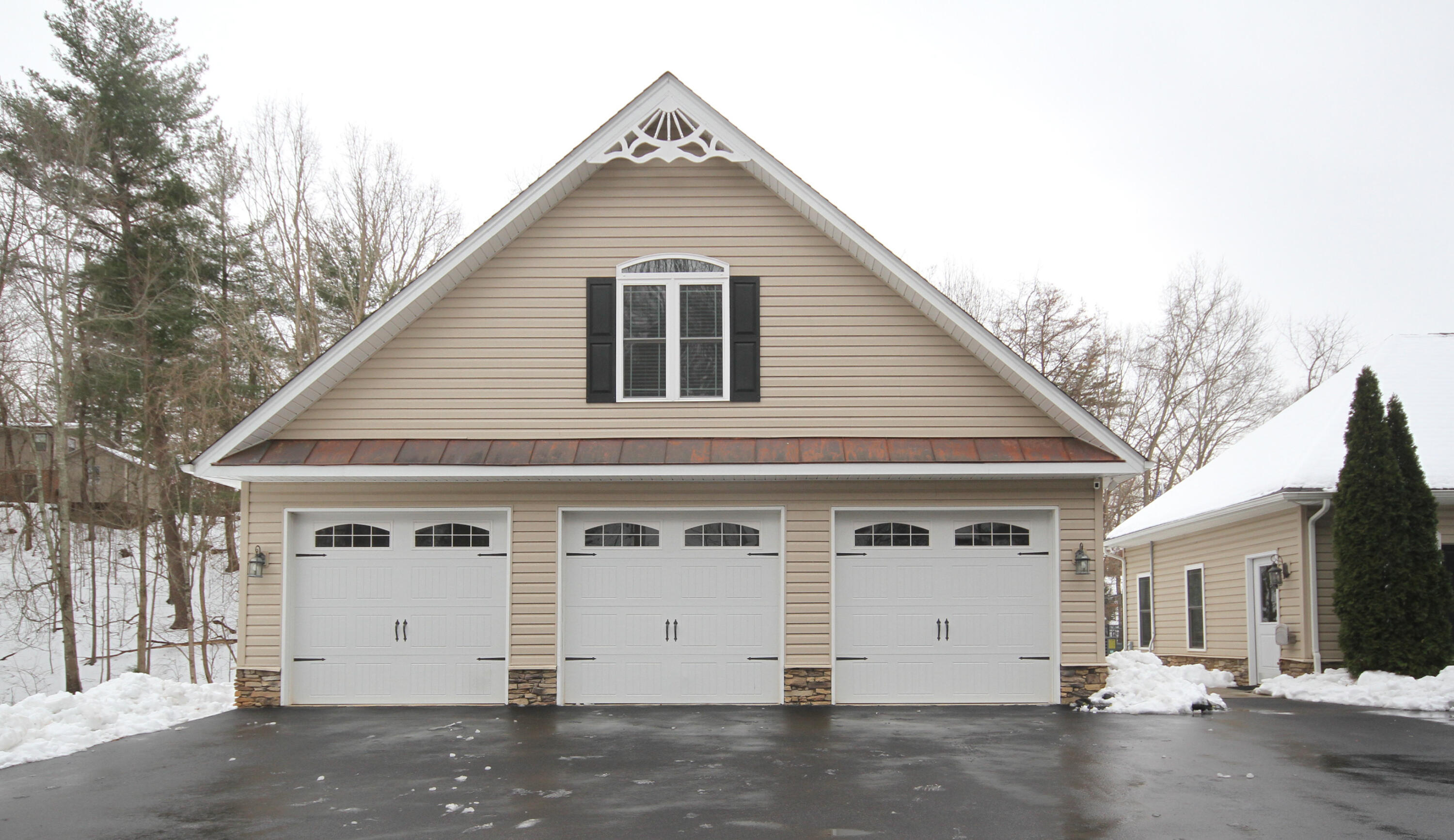 5290 Castle Rock Road Roanoke, VA 24018 - Photo 32 of 34 5290 Three Car Garage