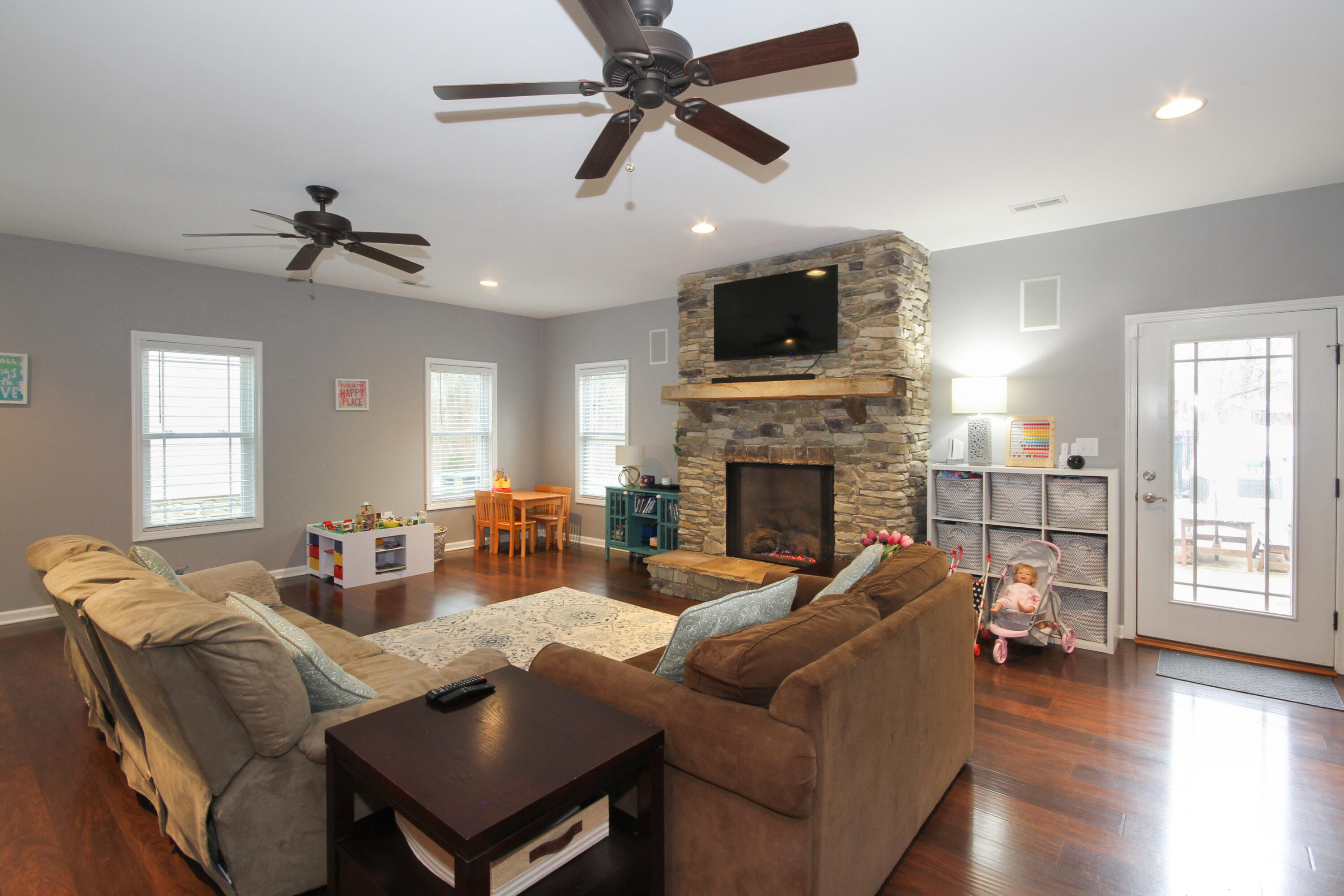 5290 Castle Rock Road Roanoke, VA 24018 - Photo 8 of 34 5290 Family Room