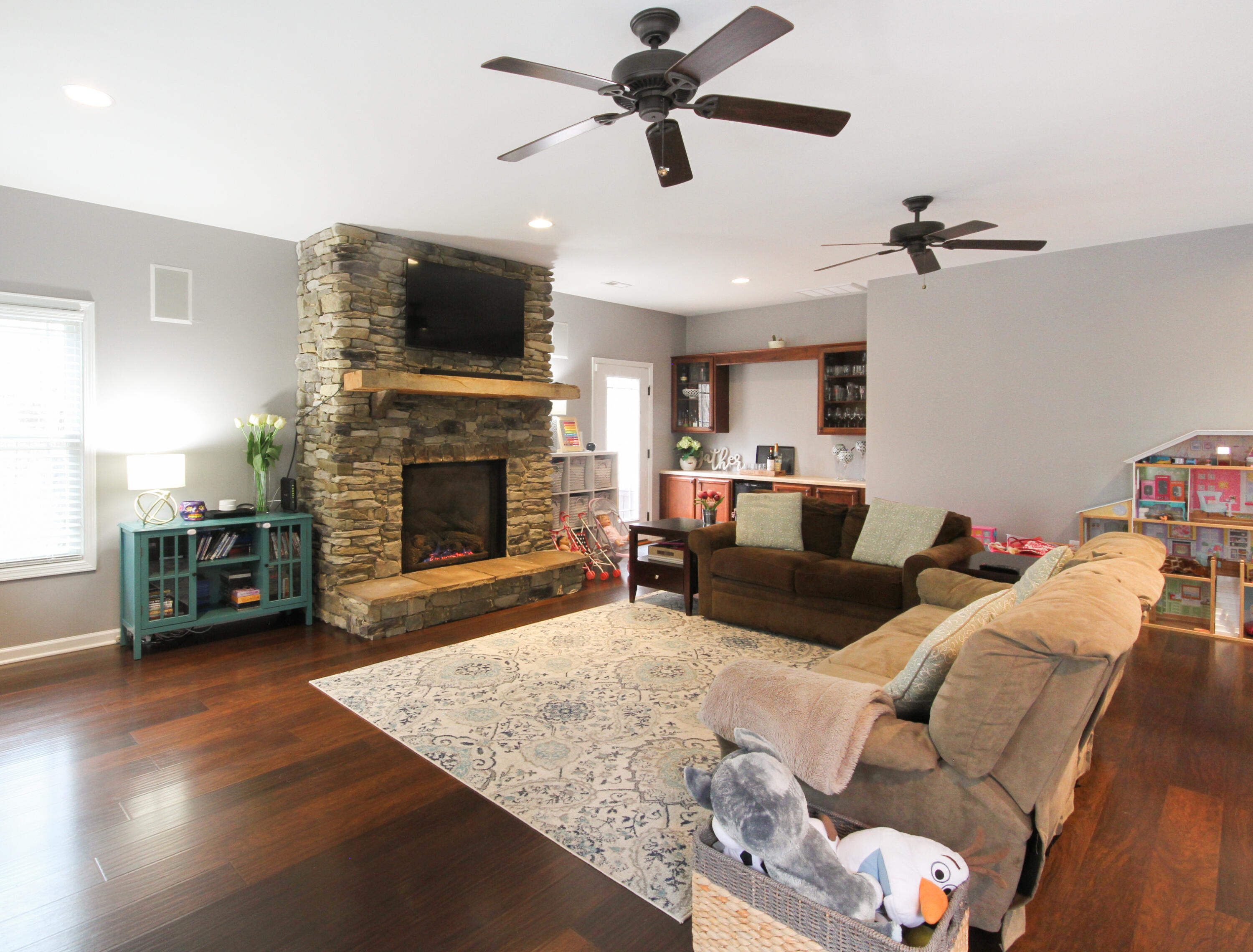 5290 Castle Rock Road Roanoke, VA 24018 - Photo 10 of 34 5290 Family Room, Gas Fireplace, Bar