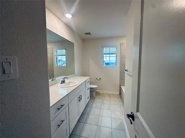 $2,290 | 606 Clover Crk Drive, McKinney, TX 75071