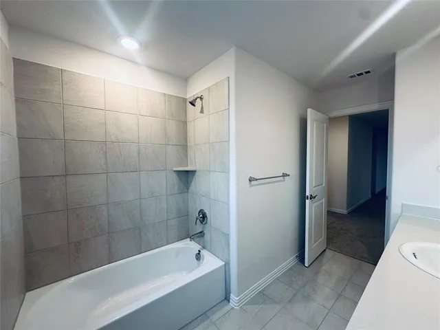 $2,290 | 606 Clover Crk Drive, McKinney, TX 75071