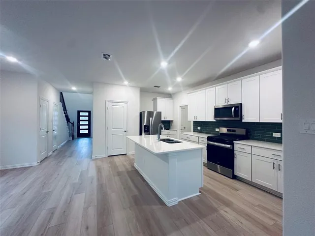 $2,290 | 606 Clover Crk Drive, McKinney, TX 75071