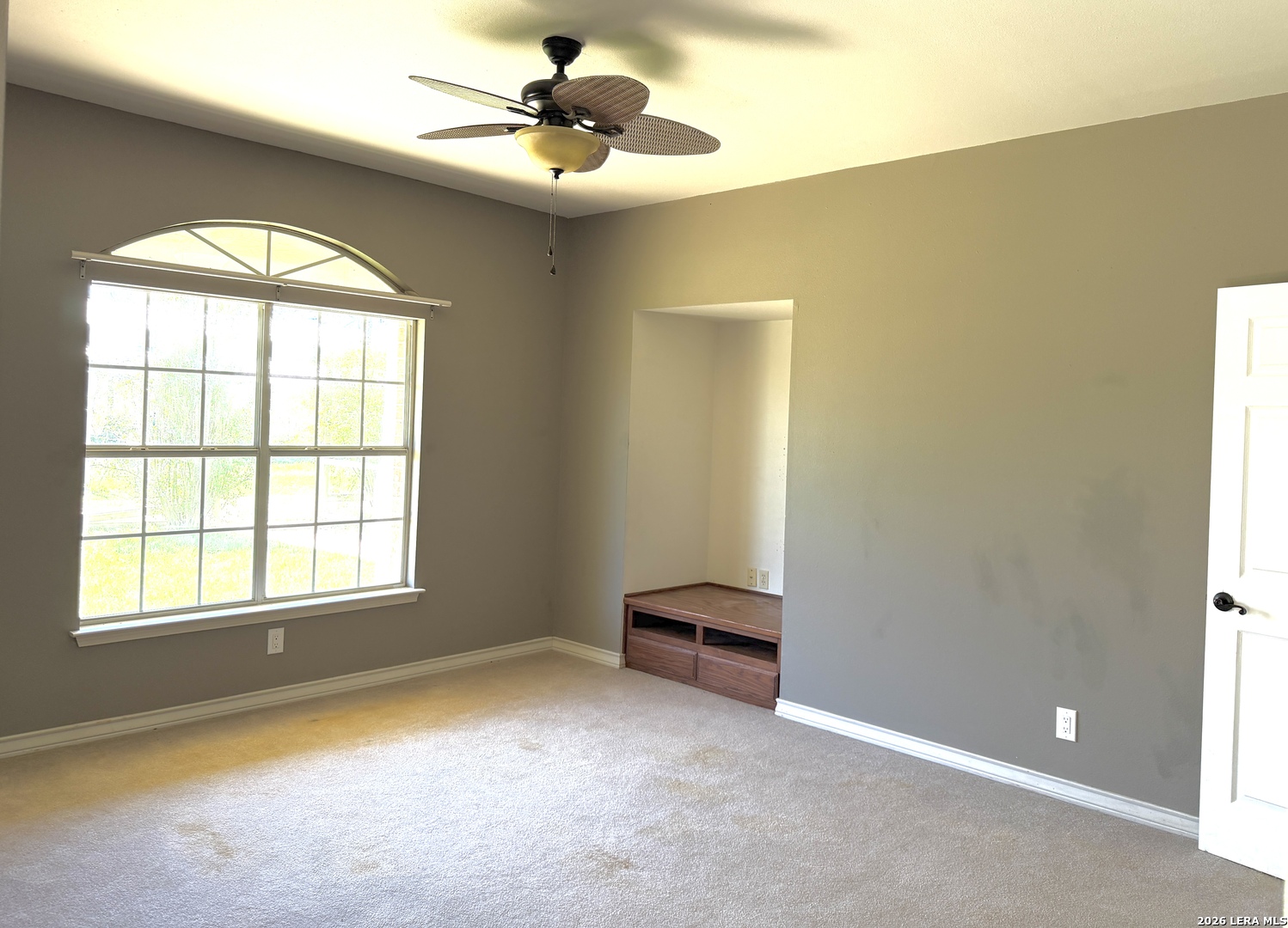 10565 Briggs Road Atascosa, TX 78002 - Photo 20 of 59 an empty room with windows and ceiling fan